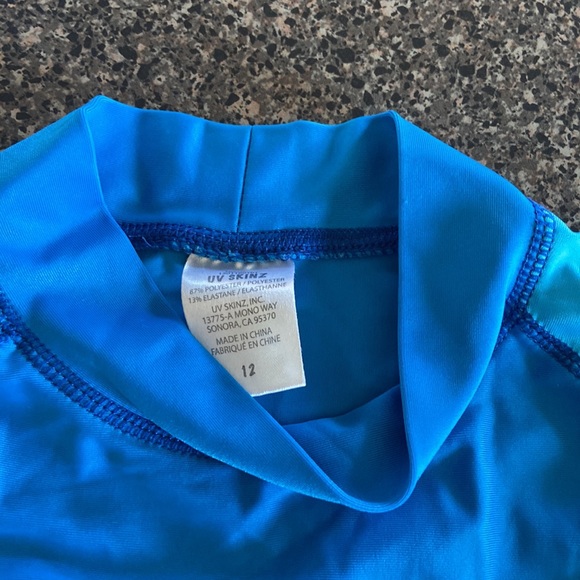 UV Skinz Rashguard - Picture 3 of 4